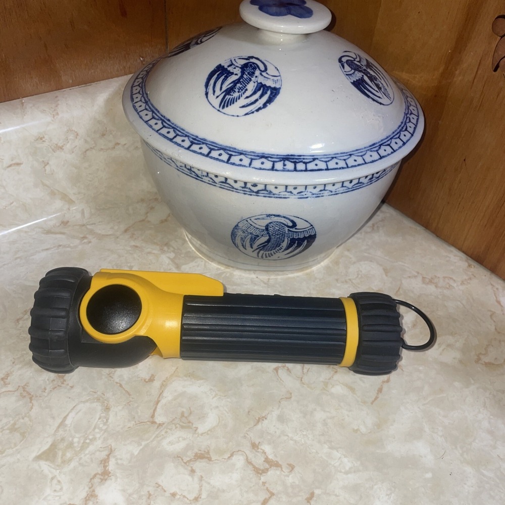 Rayovac Flashlight With Tilt Head. -‎ Tested Works Great